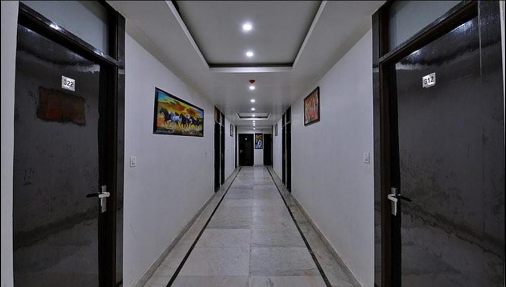 Hotel Vegas Corporate Suites Noida Exterior foto