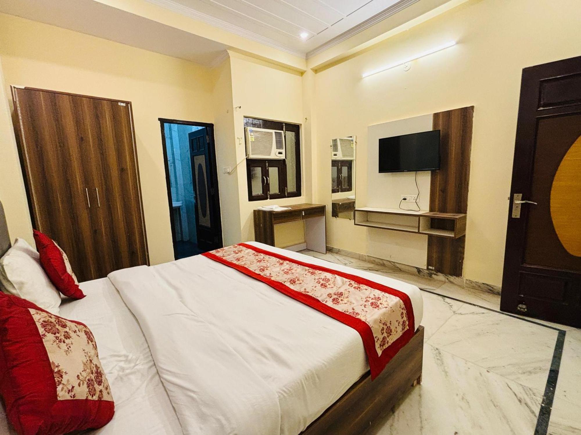 Hotel Vegas Corporate Suites Noida Exterior foto